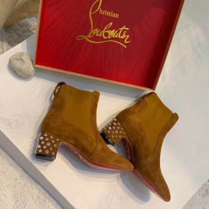 20秋季最新专柜款-克里斯提．鲁布托CL2020早秋新款方跟铆钉切尔西踝靴，完美修长，线条感十足