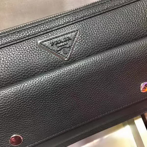 【原版皮】普拉达/Prada 男士斜跨包，采用小牛皮材质，又可当手包，一包当两包用，正面口袋，格层多多，时尚又大气，男士们值得入手，款号：2VH091