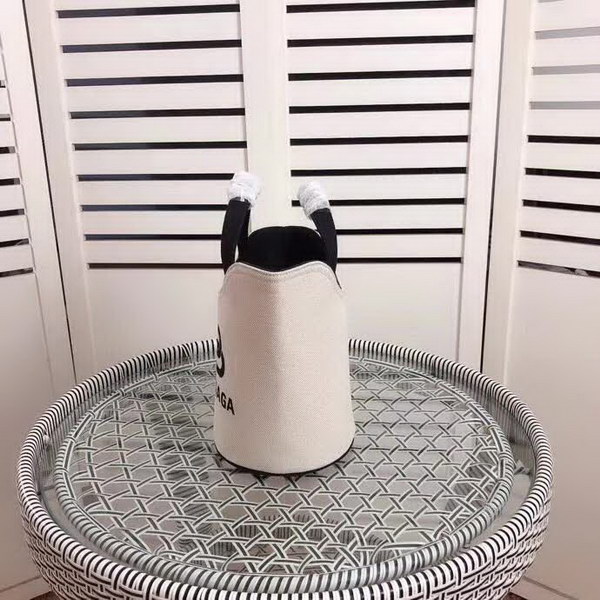 【原版皮】巴黎世家/Balenciaga, 帆布水桶手提包，黑白设计正面大小logo相衬，经典设计简约不轻易过时，帆布包轻盈易携带，容量却很赞，手提斜挎都是棒棒的