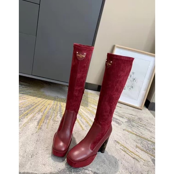 20秋季最新专柜款-路易威登LV2020早秋最新长靴，羊京包水台，一眼看上去就高端大气上档次，让你齁的柱所以主场，超级好看哦