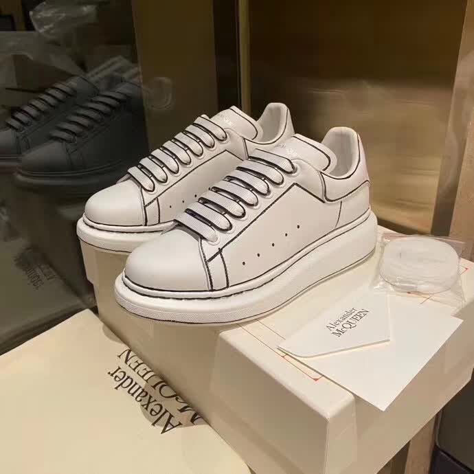 20秋季最新专柜款-麦昆McQueen情侣款经典明星爆款百搭小白鞋，各路明星纷纷上脚，超经典好看