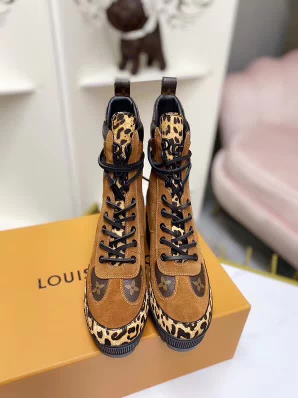 20秋季最新专柜款-路易威登LV2020早秋经典高跟马丁靴沙滩靴，鞋面牛皮/老花皮拼接 牛皮里 整条鞋带都是真皮切条 跟高7cm水台3.5cm 大气显瘦增高 好走不累脚