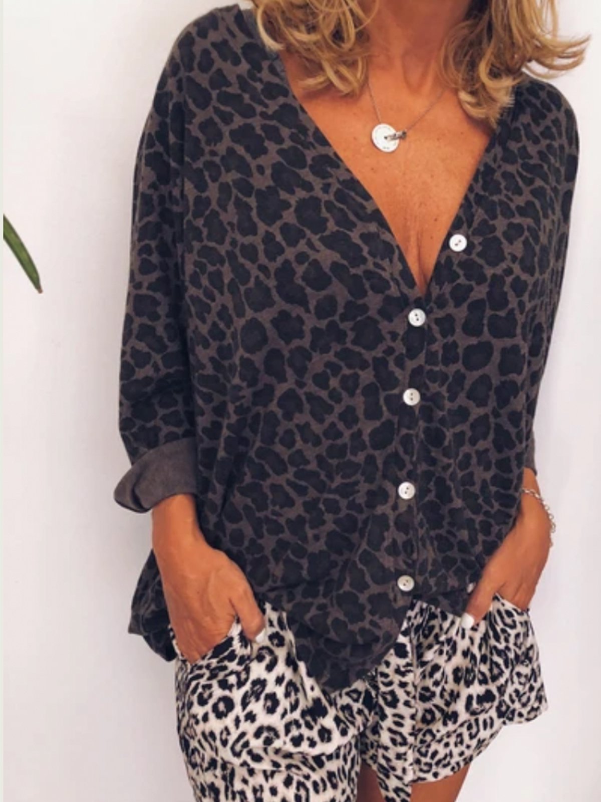 Casual loose leopard print V-neck shirt