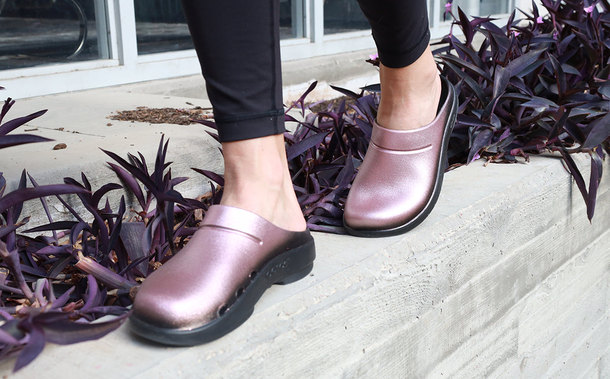 Women's OOcloog Luxe Clog - Rose Sparkle