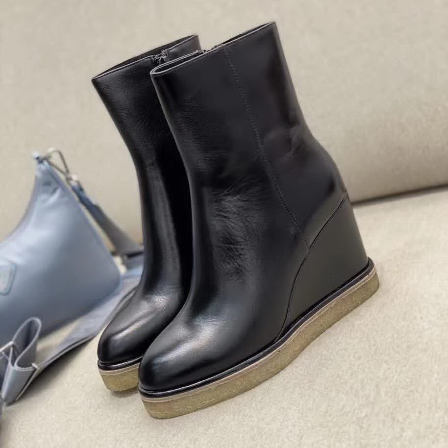 20秋季最新专柜款-赛琳Celine2020爆款秋冬系列！经楦靴型+英伦复古设计，经典耐看