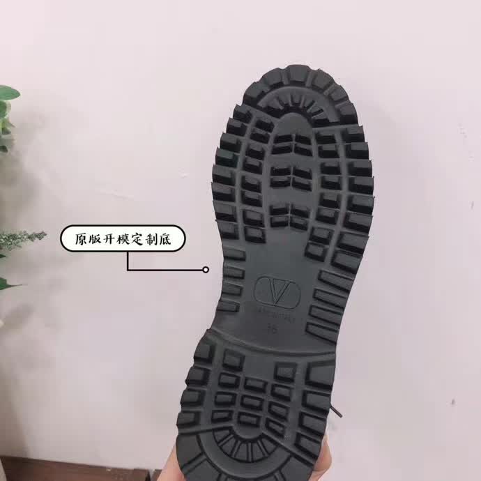 20秋季最新专柜款-华伦天奴Valentino秋冬新款爆款短靴上新，超经典好看，上脚超美