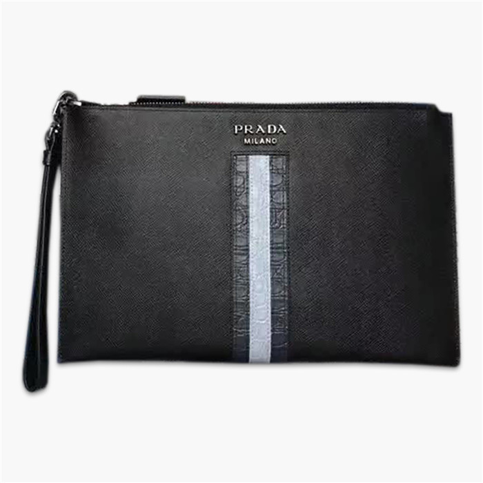 【原版皮】普拉达/Prada 男士手包，选用十字纹小牛皮镶嵌彩带鳄鱼纹裁制而成，经典之作，简单时尚，款号：2NG005