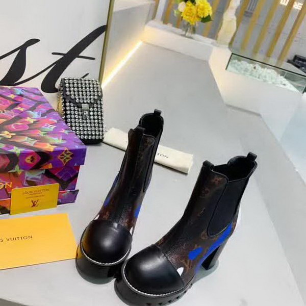 20秋季最新专柜款-路易威登LV2020秋冬时尚短靴系列，秋冬最受欢迎的单品当属短靴，一款短靴可以搭配出N种风格，无论你想扮成帅气的牛仔还是优雅的OL，它都能满足你的要求！所谓时尚之行，始于足下，既能走路，还能走心