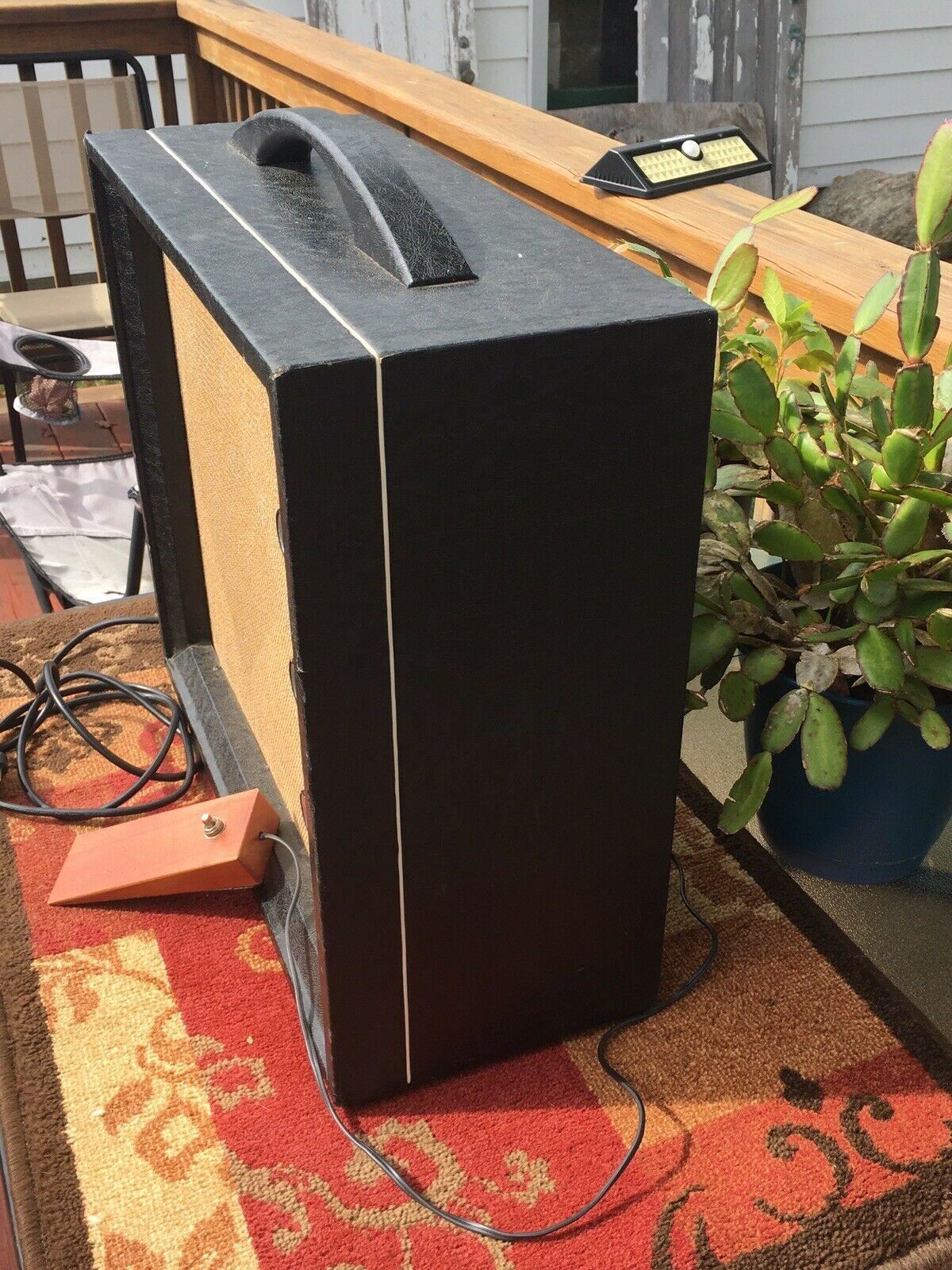 1962 SILVERTONE by DANELECTRO 1472 SERVICED EXC- COND. WITH ORIGINAL FOOTSWITCH!