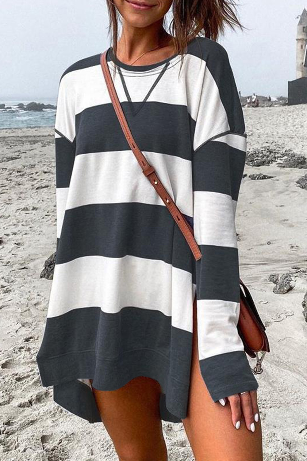 黑色条纹圆领长袖侧开衩休闲宽松上衣