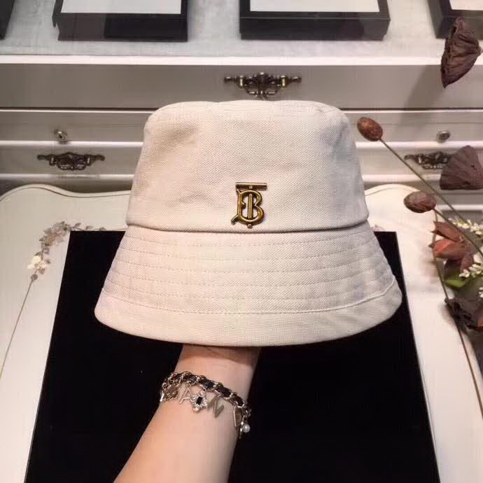 20冬季最新专柜款-Burberry杨幂同款，手感很好，超美渔夫帽 日常休闲必备啦