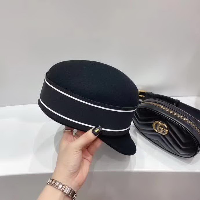 20冬季最新专柜款-香奈儿Chanel新款字母织带高级羊毛骑士帽，简约时尚小香风，轻奢大牌，加厚羊毛，超有分量，秋冬时尚必备单品！