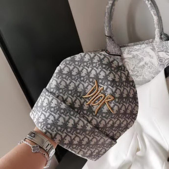 20冬季最新专柜款-Dior新款字母标志针织毛线帽，专柜同步！双层针织面料，手感极好！时尚男女同款！