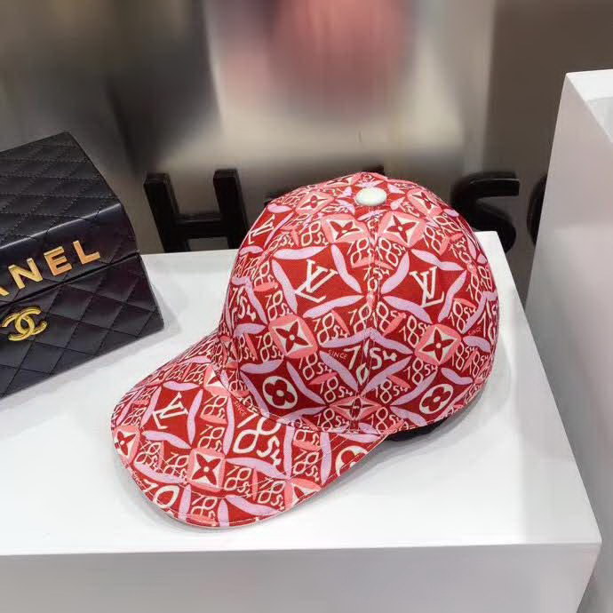 20冬季最新专柜款-路易威登LV新款棒球帽，Lv徽章，专柜1:1开模订制，原版帆布面料+头层牛皮，轻盈透气！质量超赞