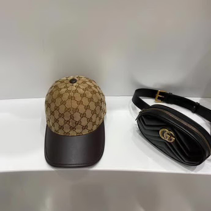 20冬季最新专柜款-古驰Gucci新款棒球帽。帆布拼皮，专柜热卖款，1:1开模订制，原版帆布料+头层牛皮，时尚帅气！质量超赞