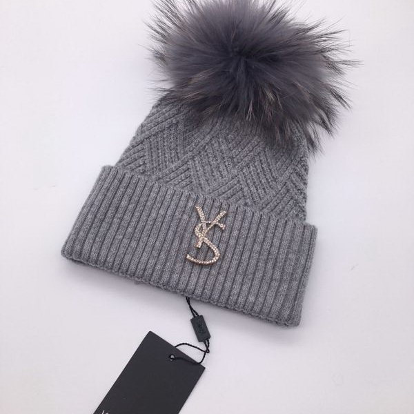 官网同步20秋季最新款-YSL新款毛线针织帽子，独家定制超大毛球，特别火爆，采用精选毛线，手感超柔软，弹性极佳