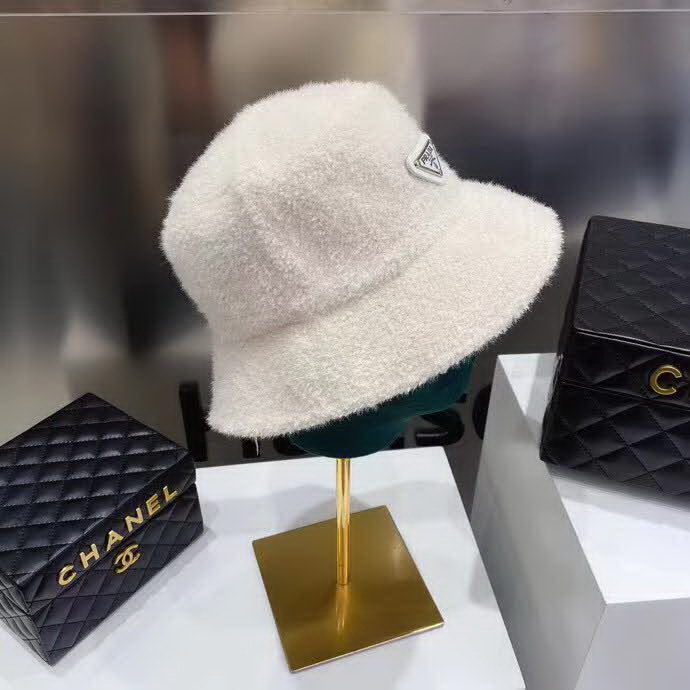 20冬季最新专柜款-Prada秋冬新款亮丝貂绒渔夫帽，一款超嗲超甜的渔夫帽，马卡龙浅色系，敲可爱，手感超好，凹造型无敌了