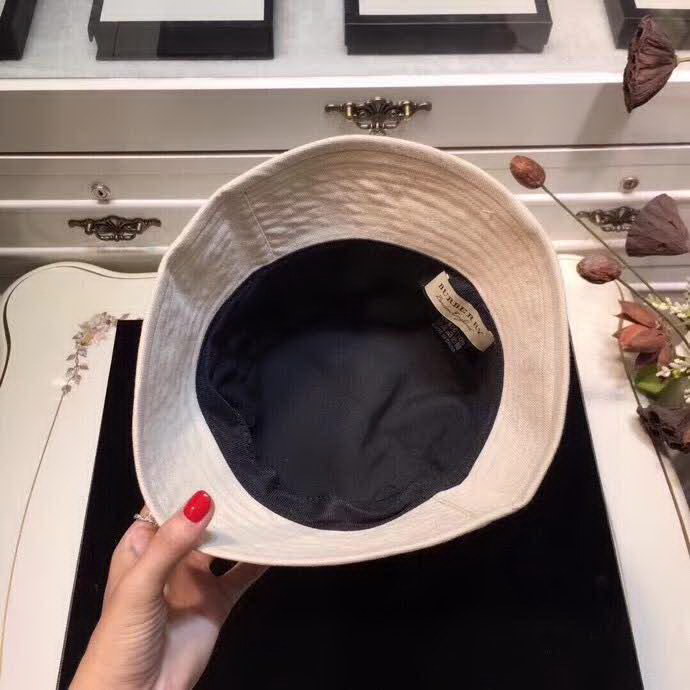 20冬季最新专柜款-Burberry杨幂同款，手感很好，超美渔夫帽 日常休闲必备啦