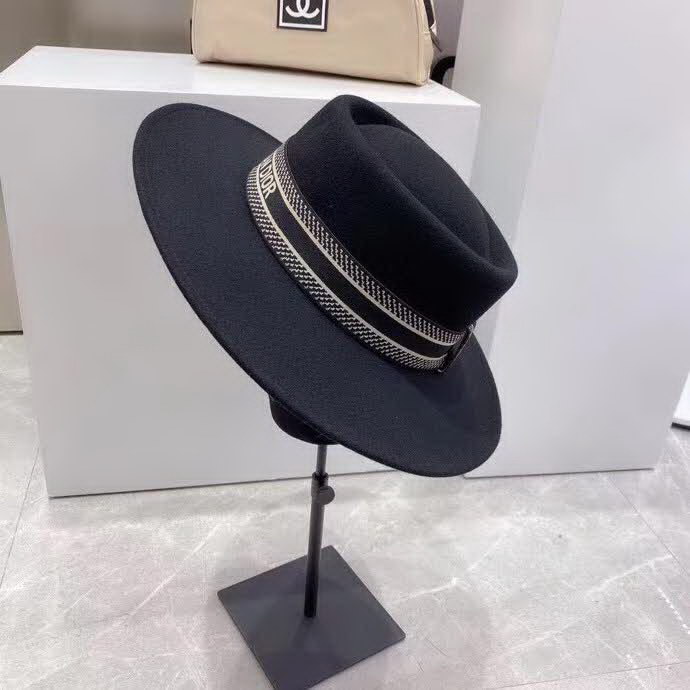 20冬季最新专柜款-迪奥Dior巴黎走秀款平顶羊毛礼帽，羊毛礼帽系列，大檐礼帽，很好凹造型，一款气场全开的礼帽