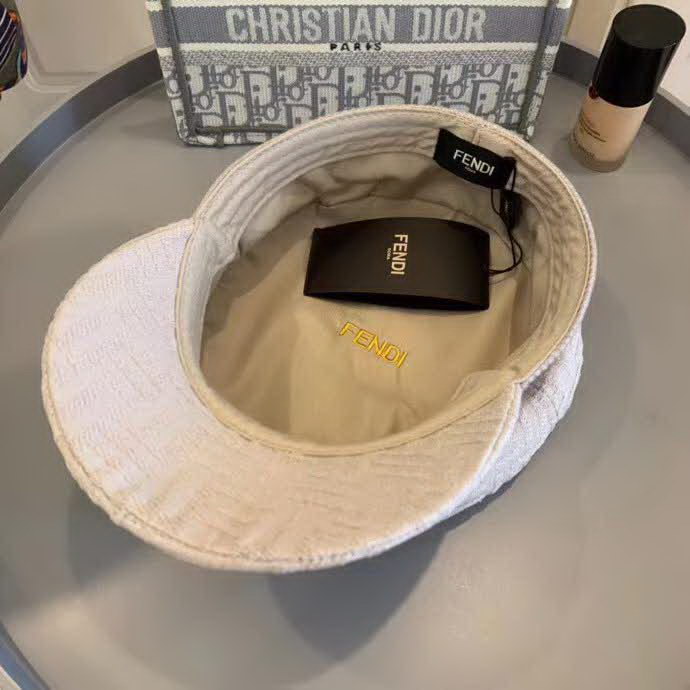 20冬季最新专柜款-Fendi20秋冬新款老花字母logo童帽军帽超名媛，加深帽型更显气质，本季爆款