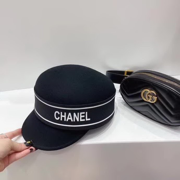 20冬季最新专柜款-香奈儿Chanel新款字母织带高级羊毛骑士帽，简约时尚小香风，轻奢大牌，加厚羊毛，超有分量，秋冬时尚必备单品！