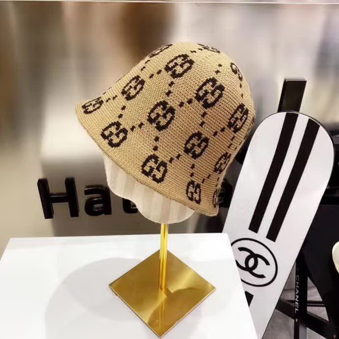 20冬季最新专柜款-Gucci新款gg提花针织渔夫帽桶帽，很温柔的，暖色系，舒适度满分，帽檐有定型钢圈佩戴效果更佳！