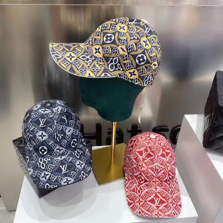 20冬季最新专柜款-路易威登LV新款棒球帽，Lv徽章，专柜1:1开模订制，原版帆布面料+头层牛皮，轻盈透气！质量超赞