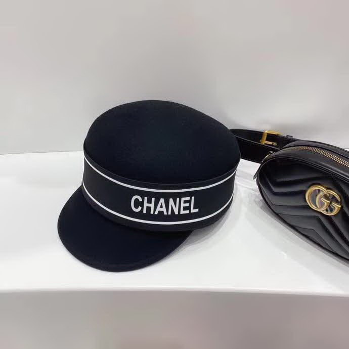 20冬季最新专柜款-香奈儿Chanel新款字母织带高级羊毛骑士帽，简约时尚小香风，轻奢大牌，加厚羊毛，超有分量，秋冬时尚必备单品！
