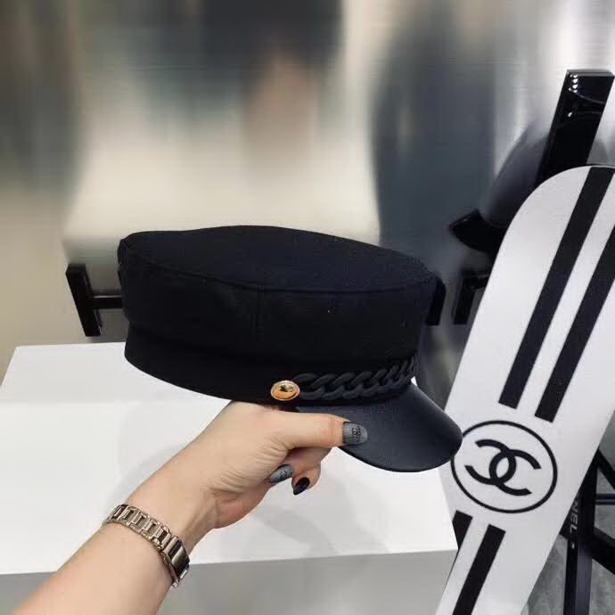 20冬季最新专柜款-Chanel新款磨砂链条装饰拼皮帽檐军帽。高档羊毛呢子，爆款军帽