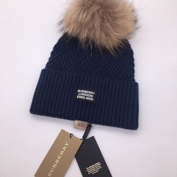官网同步20秋季最新款-Burberry新款毛线针织帽子，独​家定‎制​超大毛球​，特别​火爆，采用精选​毛​线，手感超柔软，弹性极佳