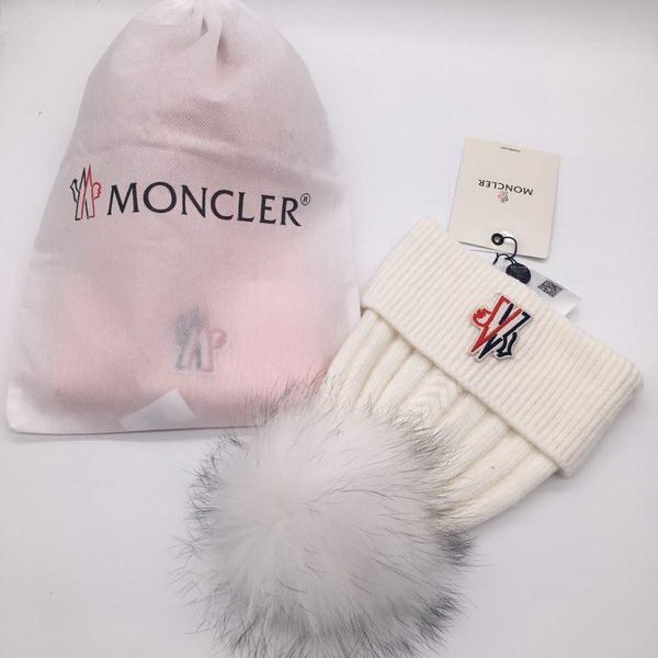 官网同步20秋季最新款-Moncler新款针织帽，独家定制超大狐狸毛球，特别火爆，采用精选毛线，手感超柔软，弹性极佳