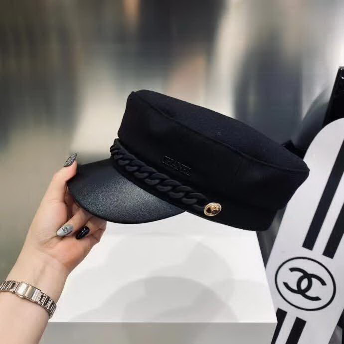 20冬季最新专柜款-Chanel新款磨砂链条装饰拼皮帽檐军帽。高档羊毛呢子，爆款军帽