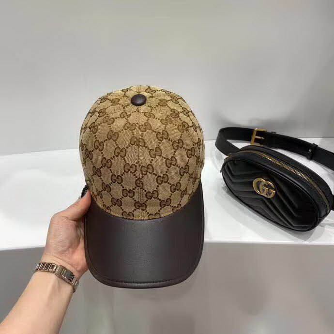 20冬季最新专柜款-古驰Gucci新款棒球帽。帆布拼皮，专柜热卖款，1:1开模订制，原版帆布料+头层牛皮，时尚帅气！质量超赞