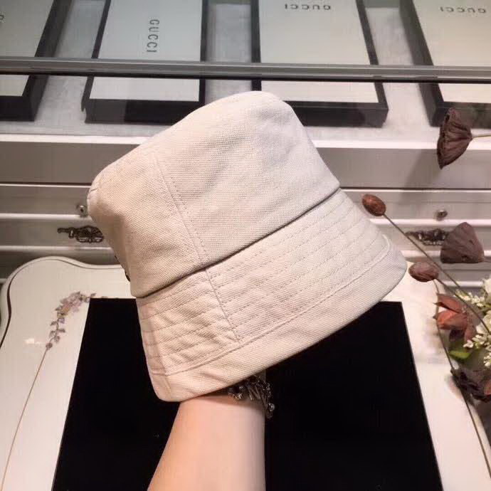 20冬季最新专柜款-Burberry杨幂同款，手感很好，超美渔夫帽 日常休闲必备啦