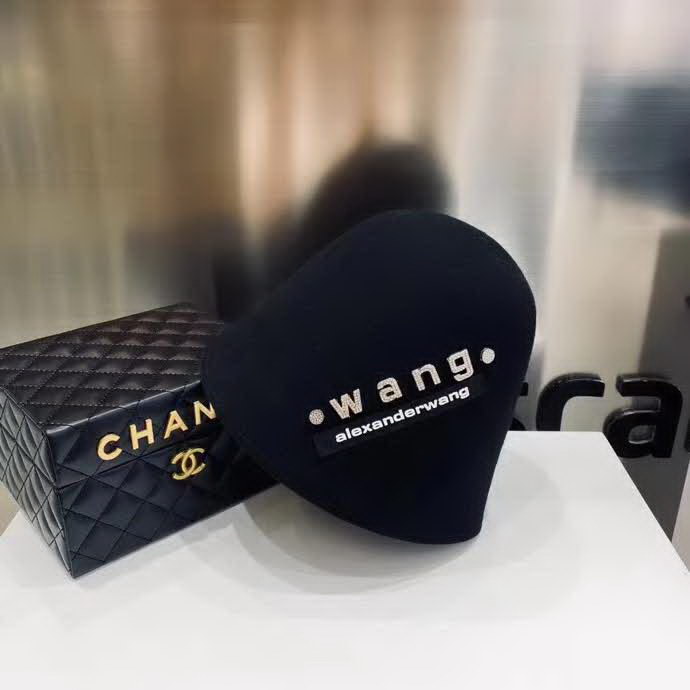 20冬季最新专柜款-亚力山大王新款羊毛桶帽渔夫帽，巨遮脸！超A的帽型，凹造型无敌了，定制羊毛，超有质感！