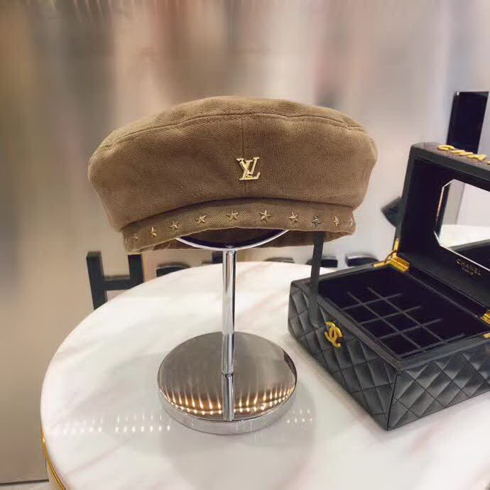 20冬季最新专柜款-路易威登LV新款磨毛星星铆钉斜纹纯棉贝雷帽，重工铜制帽铆钉，很精致，帽型裁剪恰到好处！很好戴！