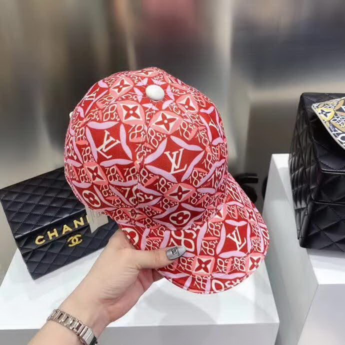20冬季最新专柜款-路易威登LV新款棒球帽，Lv徽章，专柜1:1开模订制，原版帆布面料+头层牛皮，轻盈透气！质量超赞