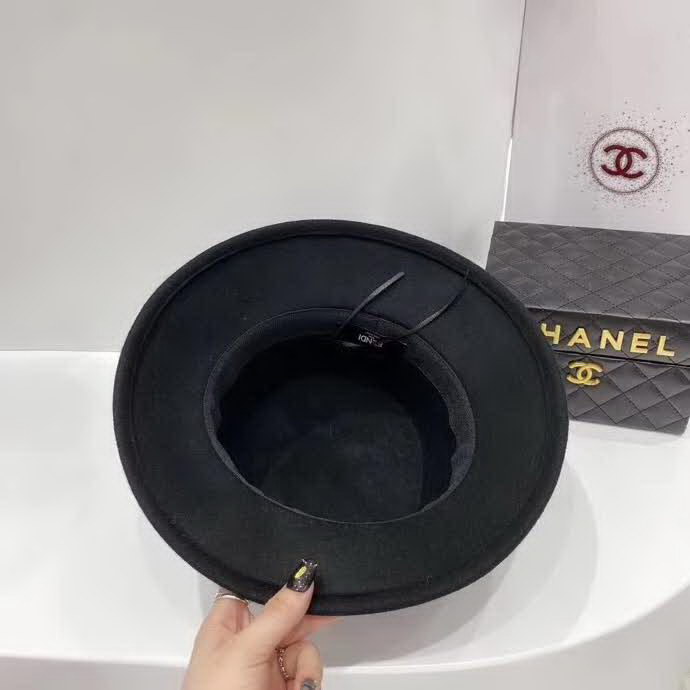 20冬季最新专柜款-Fendi20秋冬新款羊毛礼帽澳洲羊毛，妥妥的高级货！奢华气质款！超衬气质的一款帽子！