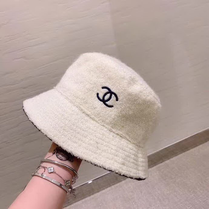 20冬季最新专柜款-Chanel新款毛巾料渔夫帽，温柔的撞色logo，给人一种温柔到极致的感受