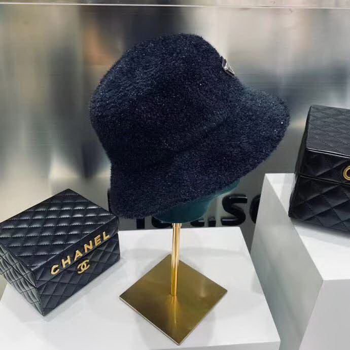 20冬季最新专柜款-Prada秋冬新款亮丝貂绒渔夫帽，一款超嗲超甜的渔夫帽，马卡龙浅色系，敲可爱，手感超好，凹造型无敌了