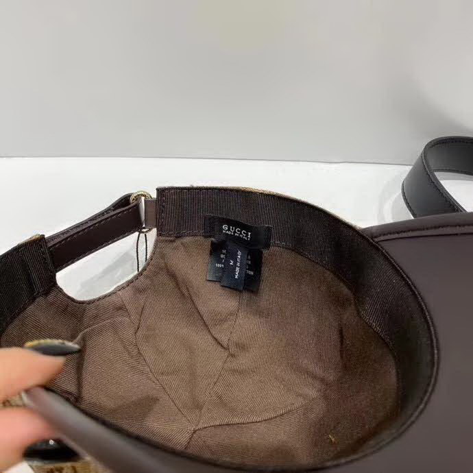 20冬季最新专柜款-古驰Gucci新款棒球帽。帆布拼皮，专柜热卖款，1:1开模订制，原版帆布料+头层牛皮，时尚帅气！质量超赞