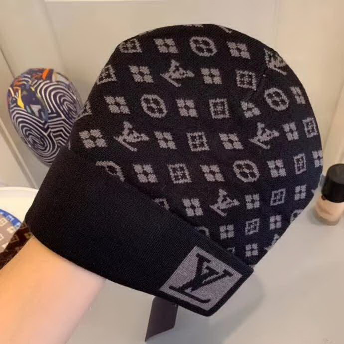 20冬季最新专柜款-路易威登LV网红时尚博主推荐款皮标针织毛线帽，手感超柔软舒适的针织线帽，弹性极佳！时尚街头风，时尚百搭！