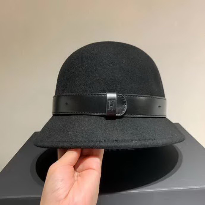 20冬季最新专柜款-爱马仕Hermes2020新款羊毛礼帽，羊毛盆帽，高档皮带刺绣logo 超级大牌范儿，机场必备神器