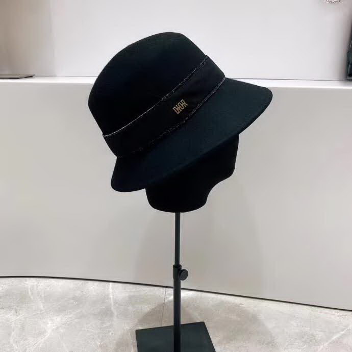 20冬季最新专柜款-迪奥Dior20秋冬新款羊毛礼帽，羊毛材质，妥妥的高级货！奢华气质款！超衬气质的一款帽子！