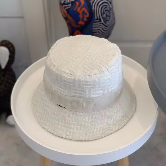 20冬季最新专柜款-Fendi20秋冬新款老花字母logo渔夫帽帽超名媛，加深帽型更显气质，本季爆款