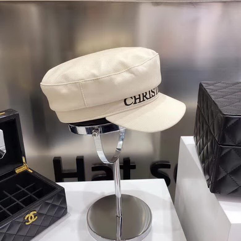 20冬季最新专柜款-Dior新款字母刺绣标志鸭舌平檐军帽！绝对时尚的帽型！犀利平檐气场超强！时尚达人人气爆款单品！