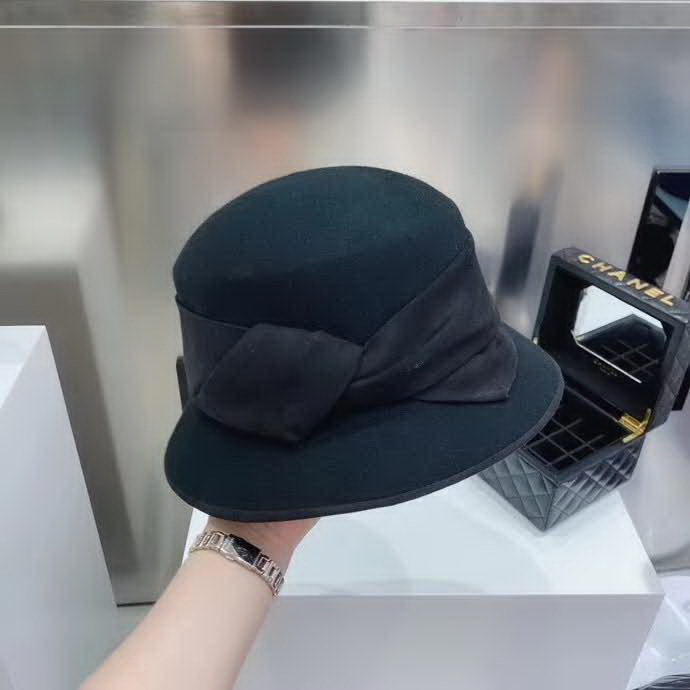 20冬季最新专柜款-Chanel秋冬新款高品质羊毛礼帽，高级麂皮绒布交叉织带，富家女礼帽，法式名媛风！超显气质的款式，香芋紫超美，香粉必入呦