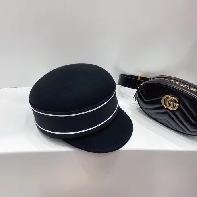 20冬季最新专柜款-香奈儿Chanel新款字母织带高级羊毛骑士帽，简约时尚小香风，轻奢大牌，加厚羊毛，超有分量，秋冬时尚必备单品！