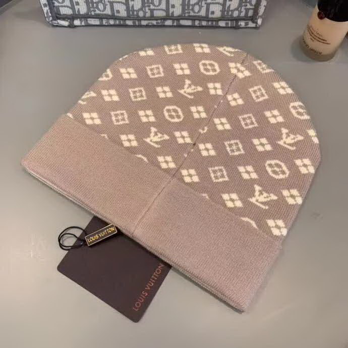 20冬季最新专柜款-路易威登LV网红时尚博主推荐款皮标针织毛线帽，手感超柔软舒适的针织线帽，弹性极佳！时尚街头风，时尚百搭！