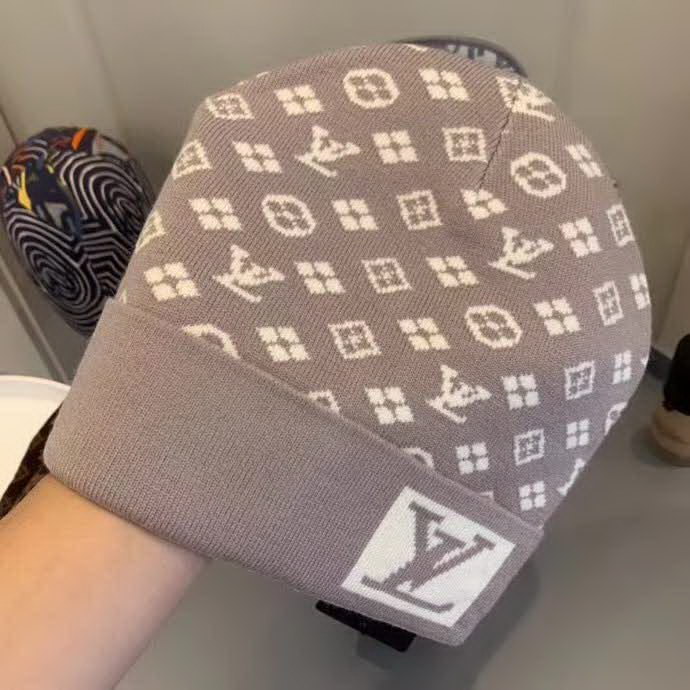 20冬季最新专柜款-路易威登LV网红时尚博主推荐款皮标针织毛线帽，手感超柔软舒适的针织线帽，弹性极佳！时尚街头风，时尚百搭！